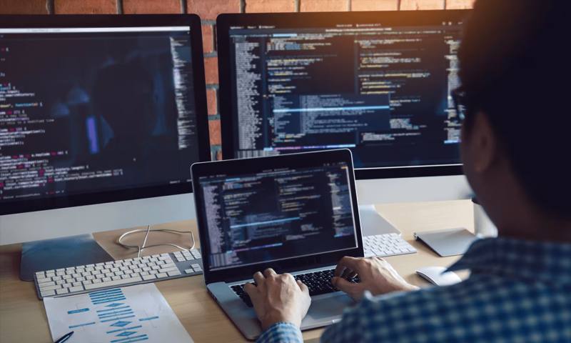 数据科学选型：R与Python如何赋能华容区网站建设？